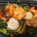 Best FRESH SCALLOPS &. SHRIMP W.HOT GARLIC SAUCE 鱼香干贝虾 in Easton, MD
